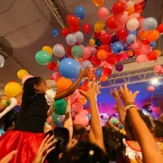 Tio Paulinho animou a garotada em baile infantil